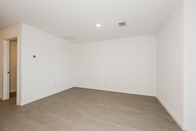 Photo - 1291 Wedge Leaf Ln