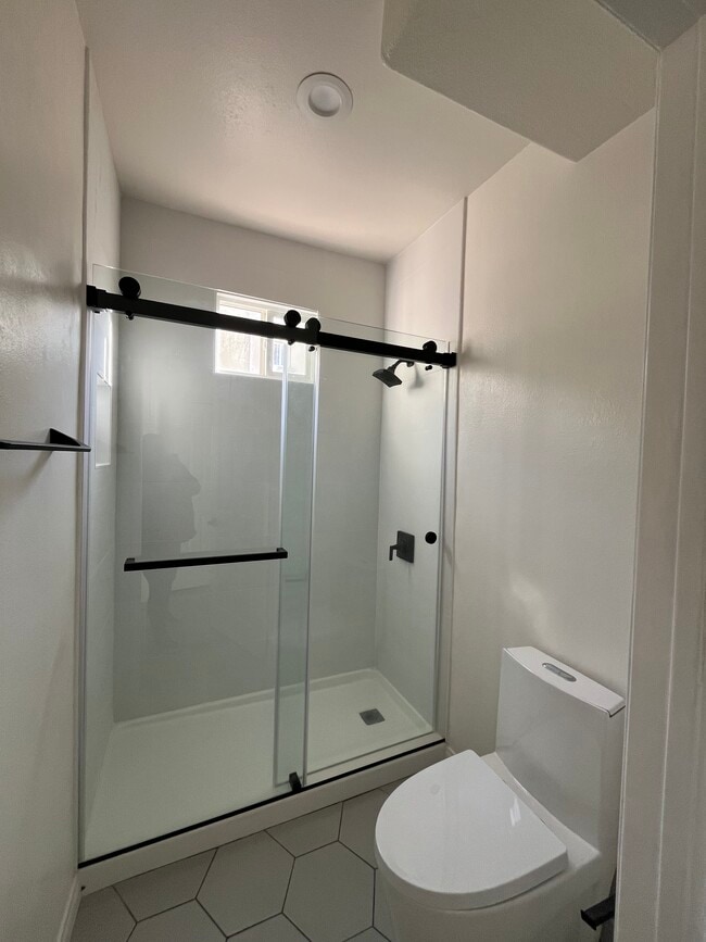 Building Photo - 5260 Premier Hills Circle -205 Unit 205