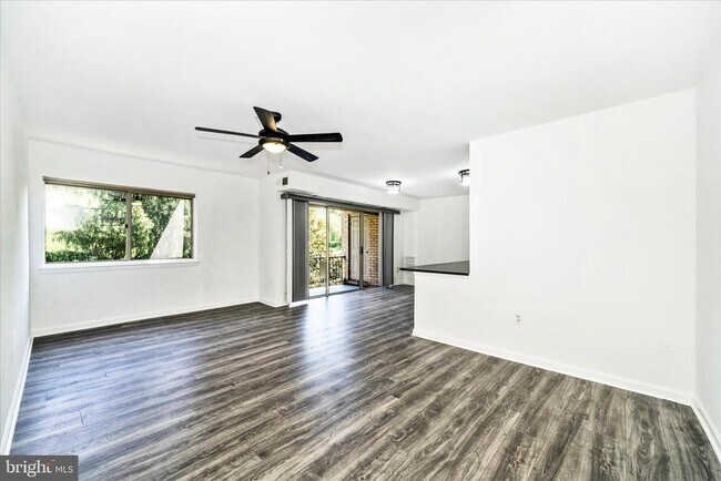 Photo - 12202 Braxfield Ct Unit 16 / 228