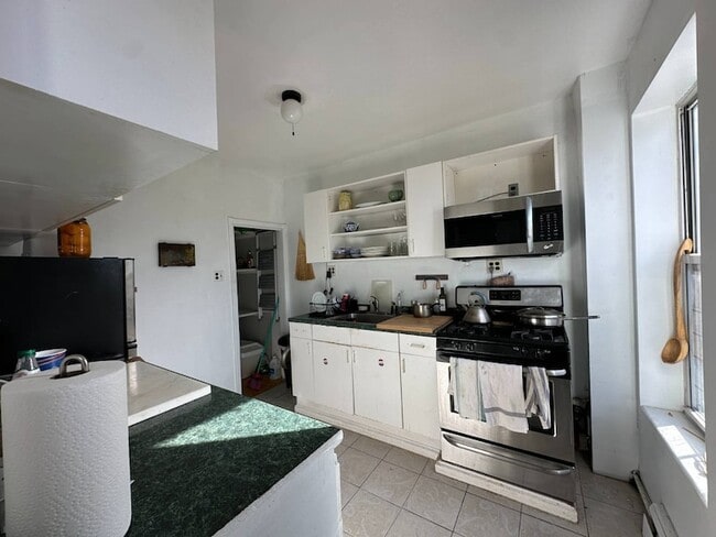 Photo - 77 Dikeman St