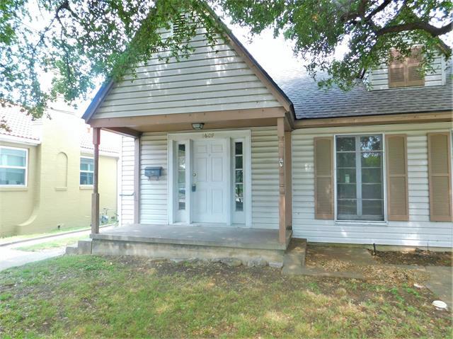 Photo - 1609 N Locust St Townhome