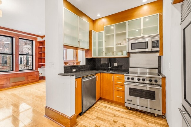 Photo - 50 W 91st St