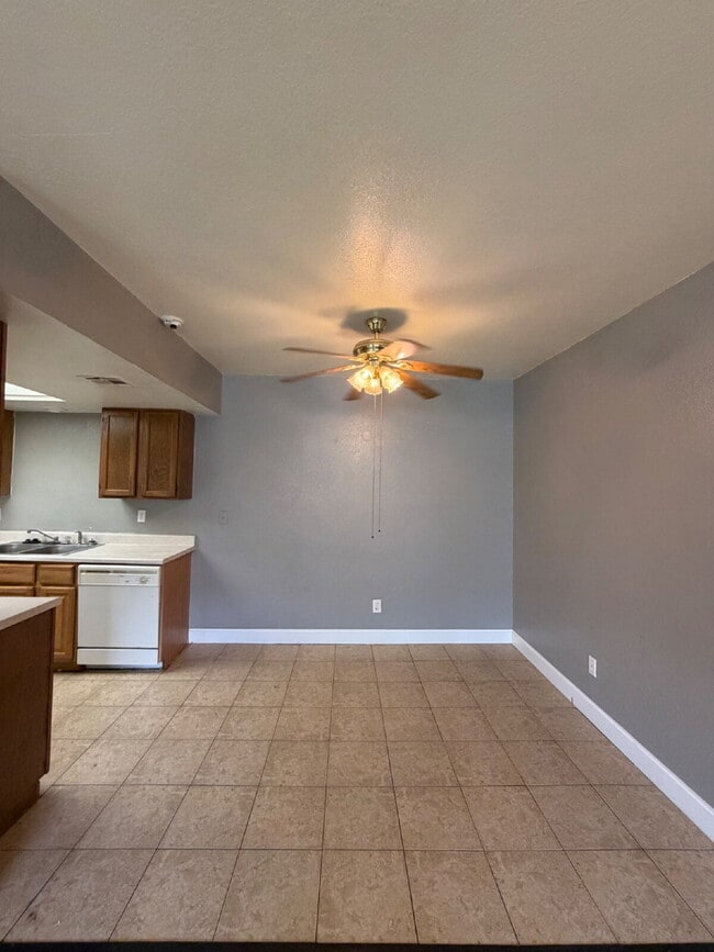 Photo - 116 Fritts Way