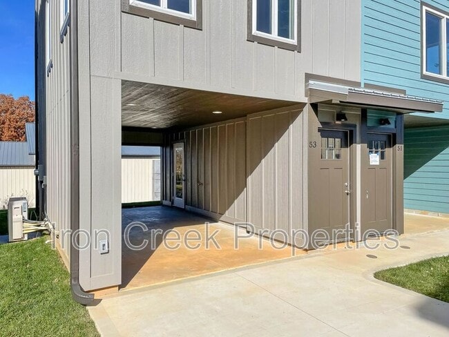 53 W Cascade St