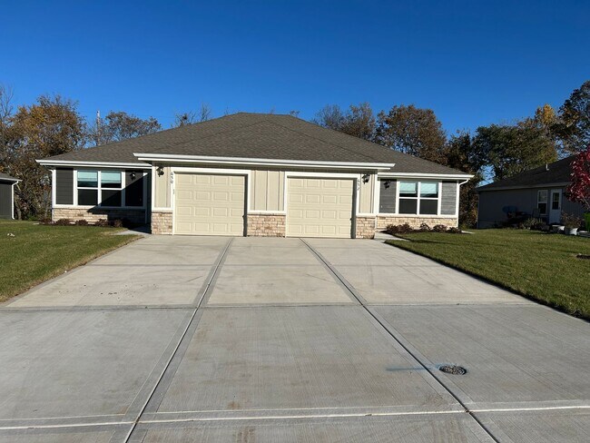 Building Photo - 650-652 Fall Meadow Unit 650 Fall Meadow