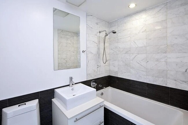 Photo - 100 Maspeth Ave