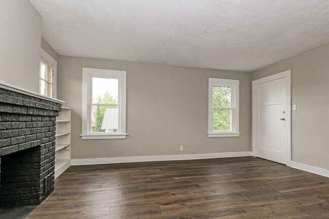 Photo - 2322-2324 Eastview Ave
