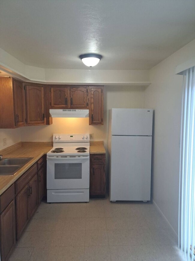 Photo - 1202 Lake Forest Dr Unit B