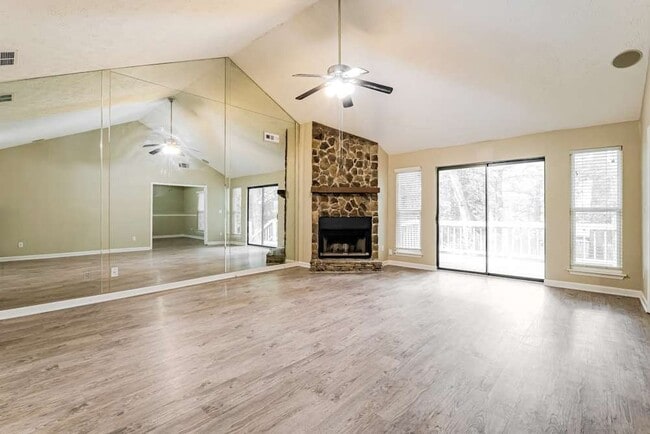 Photo - 1570 Canberra Dr