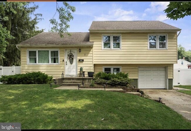 Building Photo - 7 Tinker Dr Rental