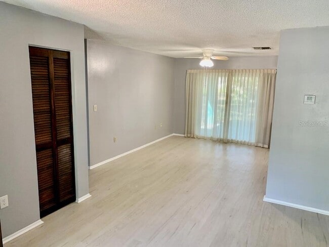 Photo - 2073 Carnac St