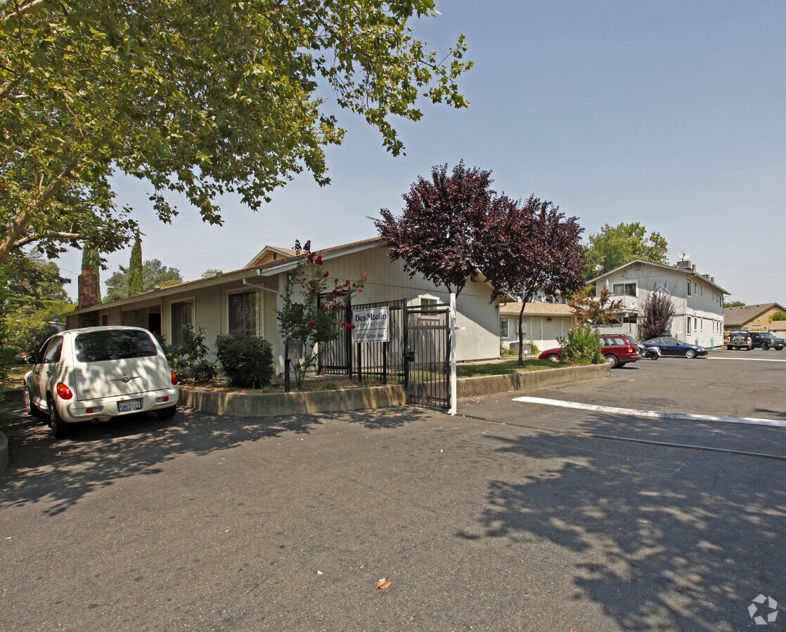 5727 Sutter Ave - Des Moulin