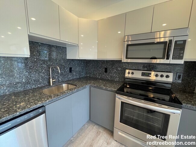 1028 Commonwealth Ave Unit 406