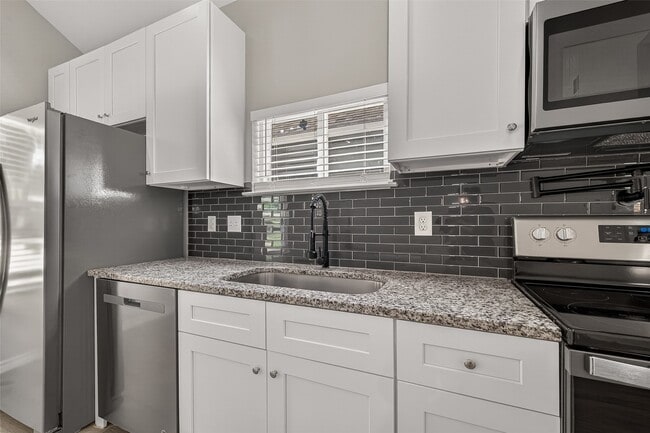 Photo - 352 Westchase St