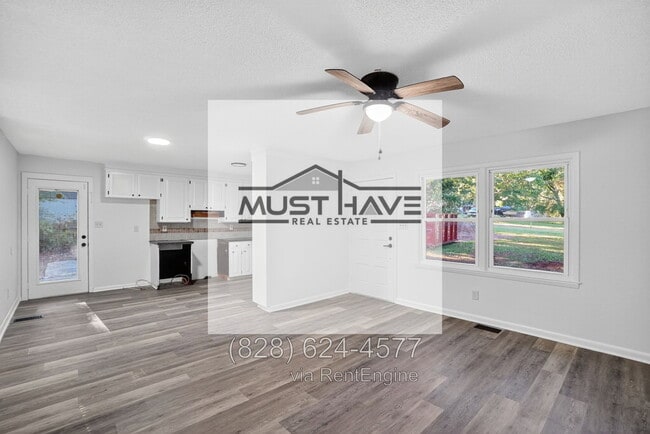 Photo - 1494 Carpenter St