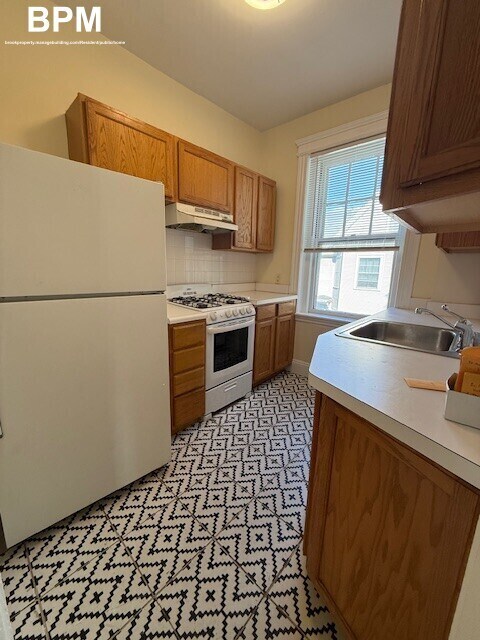 Building Photo - 41 Wendell St Unit 24