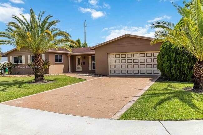 Building Photo - 10260 SW 108th St Rental