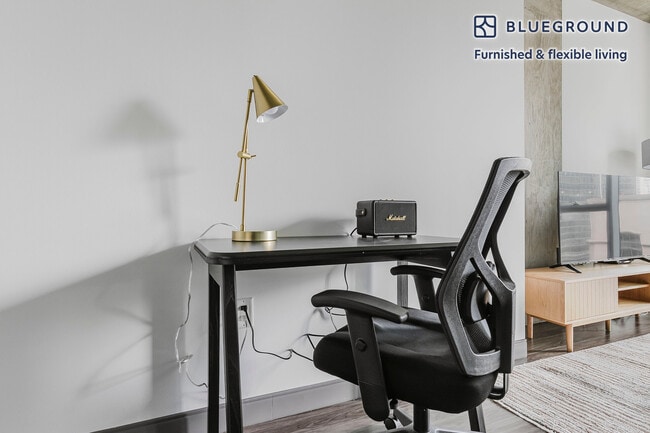 Photo - 215 W Lake St Unidad FL15-ID1175