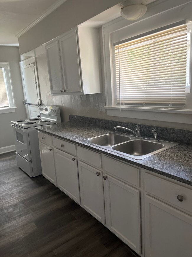 Photo - Cute & Cozy 2 Bedroom W/Bonus Room For Rent!!