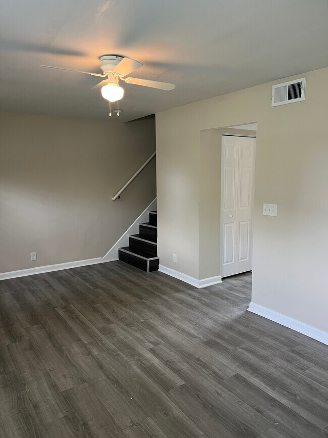 Sala de estar - 6610 Vandre Ave