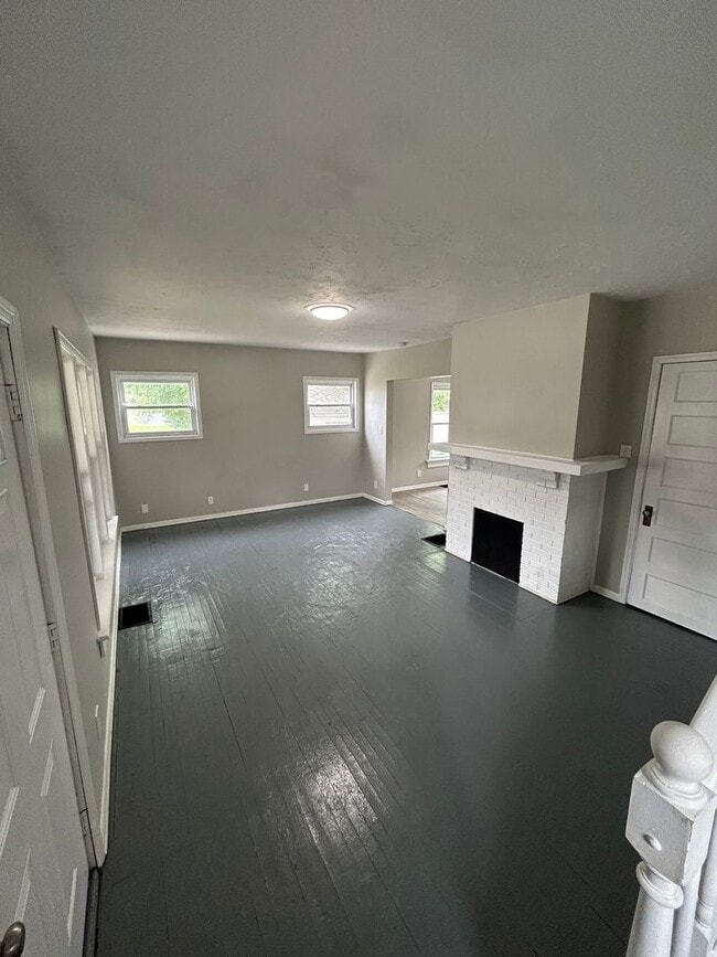 Photo - Spacious 3-Bedroom, 1 Bathroom Home Locate...