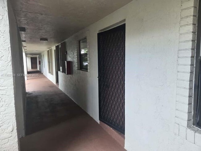 Building Photo - 7406 Woodmont Terrace Unit 105