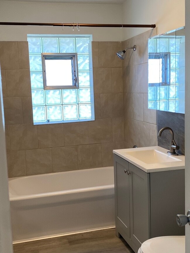 Photo - 9029 Sproat Ave