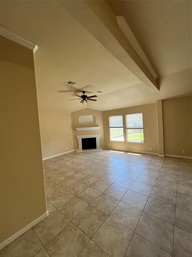 Photo - 129 Holmstrom St