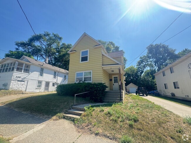 Building Photo - Updated Three Bedroom Home on the NE side ...