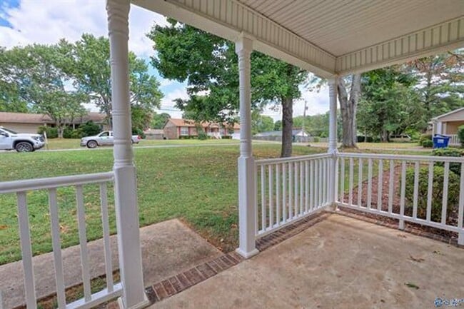 Building Photo - Coming Soon!! Beautiful Home in the heart of Madison!!