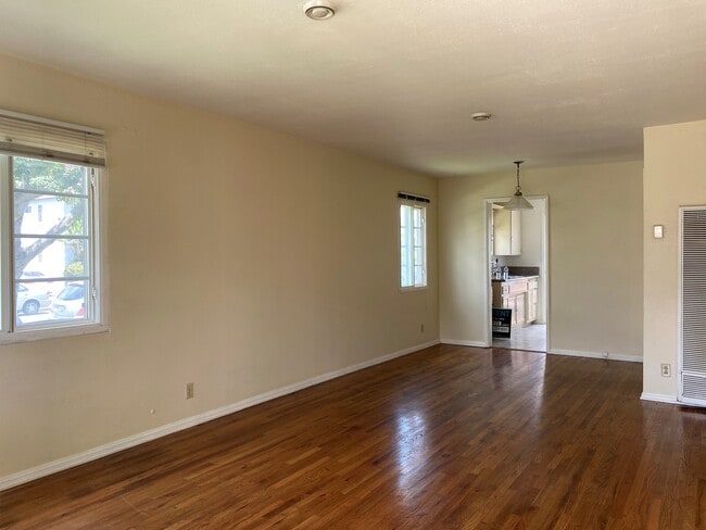 Dining area - 8836 Ramsgate Ave Unidad 8836