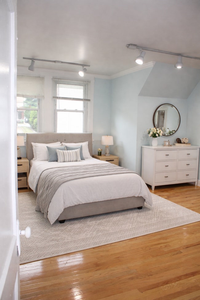 Building Photo - 2415 BeechwoodCarriage House
