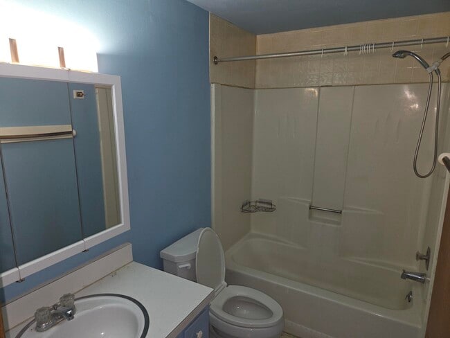 Photo - 1868 E 42nd St