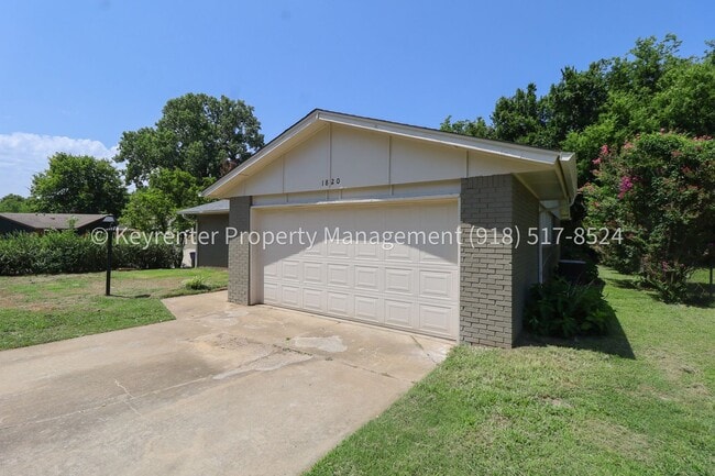 Photo - Beautifully Redone 3 Bedroom BA House! Available for Immediate Move in!