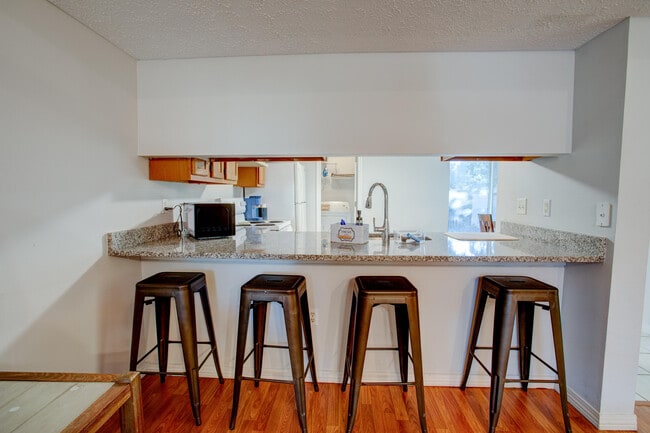 Photo - 2400 Suwanee Ln