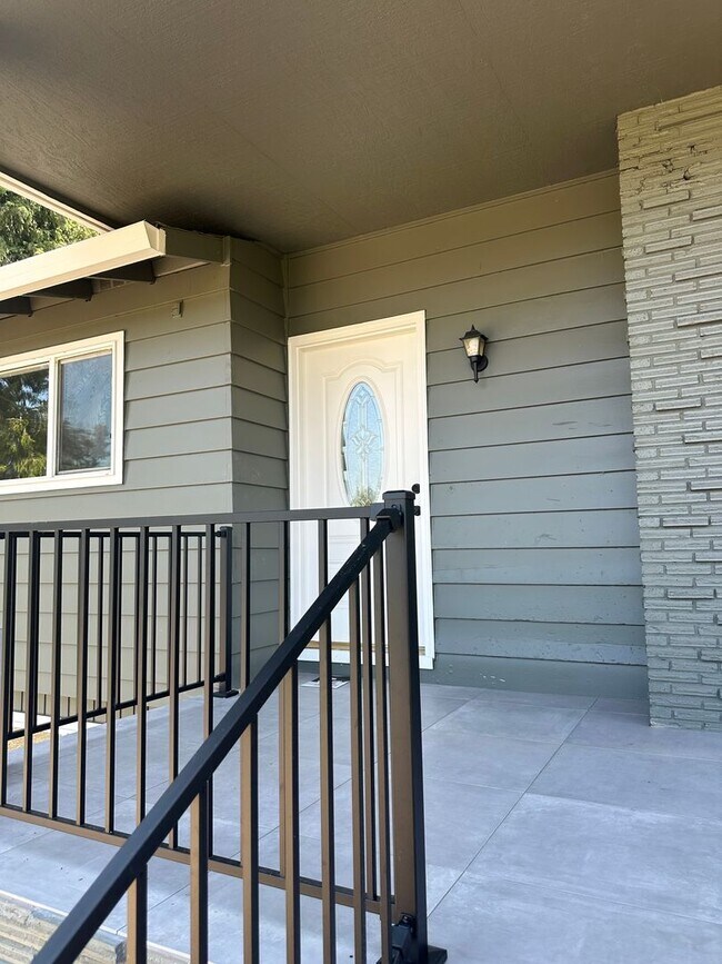 Photo - Beautifully Refreshed Home on Several Acre...