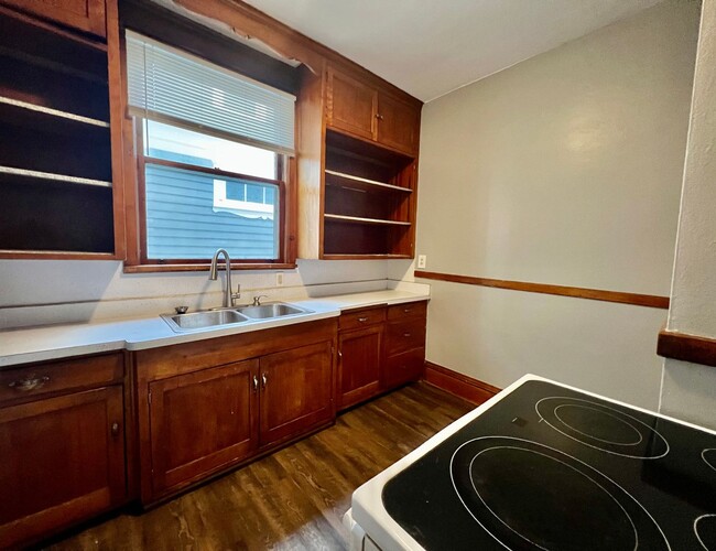 884 Margaret St Unidad 1