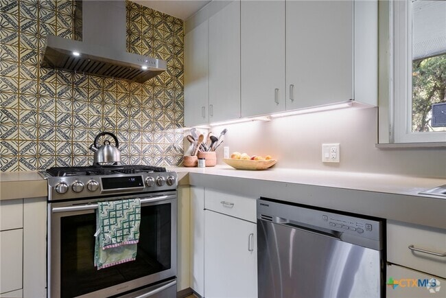 Building Photo - 948 Encino Dr Rental
