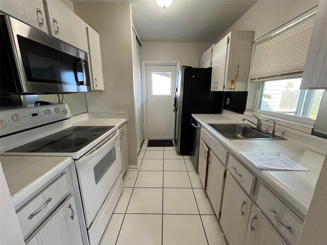 Photo - 22344 Lasalle Rd