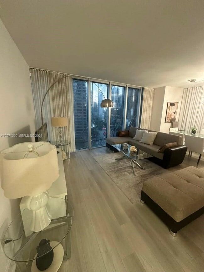 Photo - 485 Brickell Ave Unidad 1908