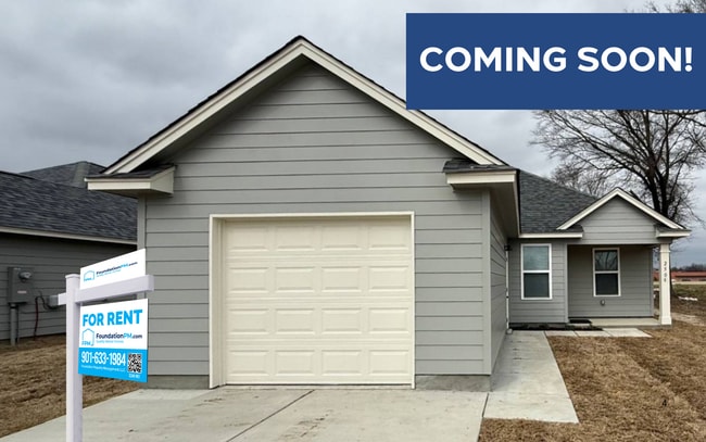 Building Photo - 2501 E Tyler Ave