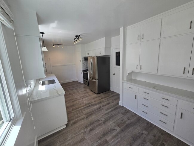 Building Photo - 1681 9th Ave Unit Inner Sunset - 9th & Moraga