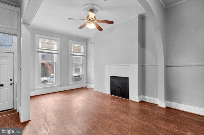 Photo - 756 Dolphin St