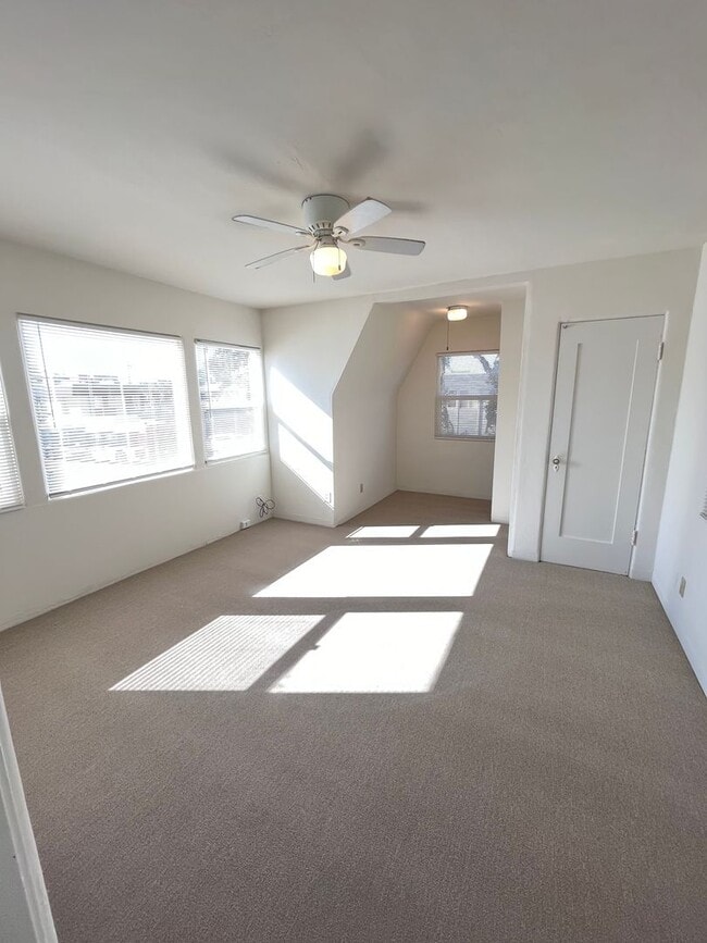 Photo - AVAILABLE JUNE! LIGHT AND BRIGHT STUDIO ON MISSION BLVD W/ PARKING! MISSION BEACH - $1,895/mo! Unit 807 Jamaica Court