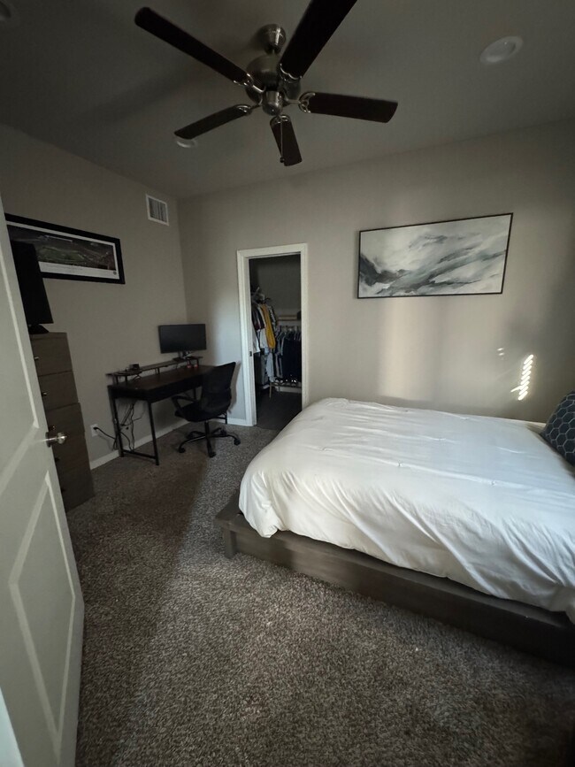 Photo - 410 Moran St