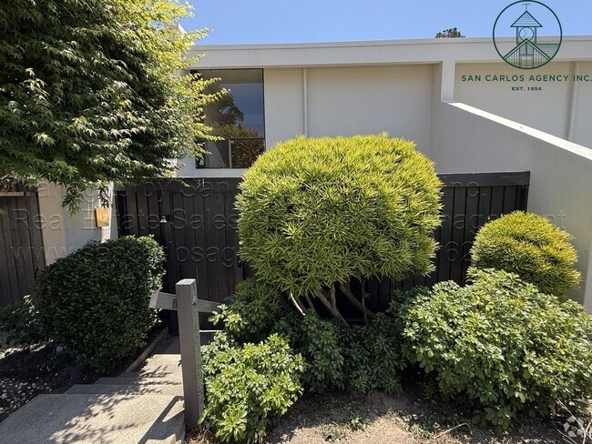 Building Photo - Two Bedroom High Meadow Condominium