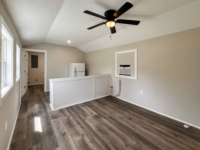 Photo - 1 Bed/ 1 Bath Tiny Home in Newark!