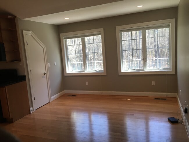 Building Photo - 48725 Spring Ridge Rd Unit Apt 1