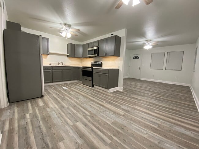 Photo - 1934 Ne Madision