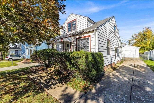 Photo - 1487 E 193rd St